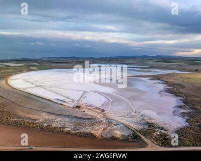 Luftaufnahme der Peñahueca Lagune, einem hypersalinen Feuchtgebiet in der Provinz Toledo. Stockfoto