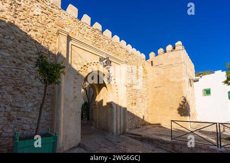 Bab Al Assa, historisches Wahrzeichen, Tor, das die Kasbah mit der Medina von Tanger, Marokko, verbindet Stockfoto