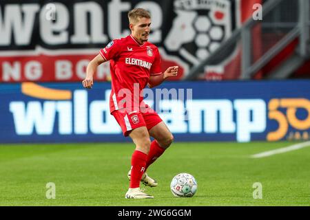 Enschede, Niederlande. Februar 2024. ENSCHEDE, NIEDERLANDE - 3. FEBRUAR: Michal Sadilek vom FC Twente im Spiel der niederländischen Eredivisie zwischen dem FC Twente und dem RKC Waalwijk in de Grolsch Veste am 3. Februar 2024 in Enschede, Niederlande. (Foto: Hans van der Valk/Orange Pictures) Credit: dpa/Alamy Live News Stockfoto