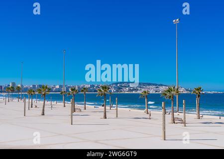 Blick auf die Küste von Tanger, eine renovierte Promenade am Anfang von Gibraltar in Tanger, Marokko Stockfoto