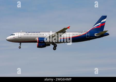 Russischer Aeroflot Airbus A320-200 mit Registrierung VP-BWD im Finale für Amsterdam Airport Schiphol Stockfoto