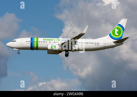 Niederländisch Transavia Boeing 737-800 mit Registrierung PH-HZC im Finale für Amsterdam Airport Schiphol Stockfoto