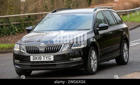 Milton Keynes, UK-3. Februar 2024: 2018 Skoda Octavia Kombi auf einer englischen Straße. Stockfoto