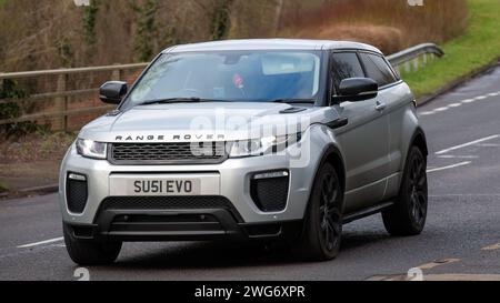 Milton Keynes, UK-3. Februar 2024: 2012 Range Rover Evoque Auto auf einer englischen Straße. Stockfoto