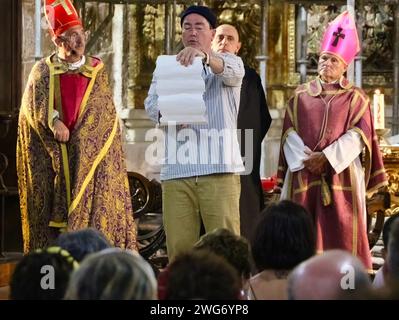 Die Dorfbewohner, die 1068 die Schlacht von Llantada während der Sommerfeste im Kirchenschiff Lantadilla Palencia Castile und Leon Spanien ausführten Stockfoto