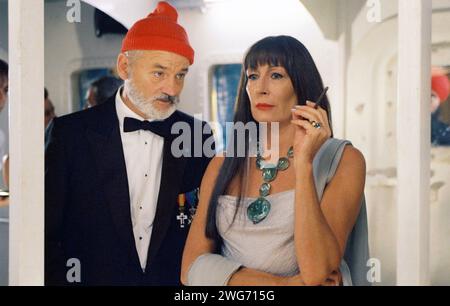 THE LIFE AQUATIC 2004 Buena Vista Pictures Distribution Film mit Bill Murray als Steve Zissou und Anjelica Huston als Eleanor Zissou Stockfoto