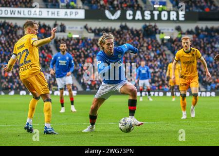 Glasgow, Großbritannien. Februar 2024. Rangers FC spielt Livingston FC im Ibrox Stadium, dem Heimstadion der Rangers, in einem Cinch Scottish Premiership-Spiel. Die Rangers sind derzeit 2. In der Liga, 5 Punkte hinter Celtic und Livingston FC liegen mit nur 13 Punkten am unteren Ende der Liga. Quelle: Findlay/Alamy Live News Stockfoto