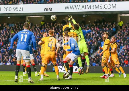 Glasgow, Großbritannien. Februar 2024. Rangers FC spielt Livingston FC im Ibrox Stadium, dem Heimstadion der Rangers, in einem Cinch Scottish Premiership-Spiel. Die Rangers sind derzeit 2. In der Liga, 5 Punkte hinter Celtic und Livingston FC liegen mit nur 13 Punkten am unteren Ende der Liga. Quelle: Findlay/Alamy Live News Stockfoto