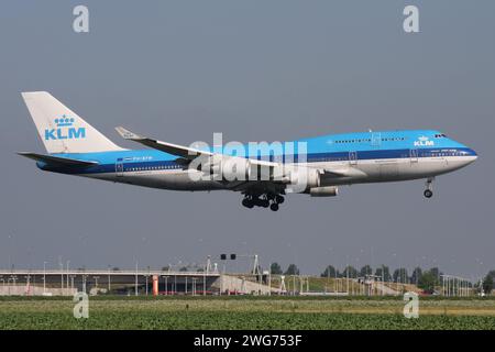 Die niederländische KLM Boeing 747-400 mit der Registrierung PH-BFW im kurzen Finale für den Flughafen Amsterdam Schiphol Stockfoto