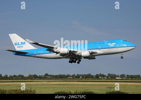 KLM asia Boeing 747-400 mit Registrierung PH-BFH im kurzen Finale für den Flughafen Amsterdam Schiphol Stockfoto