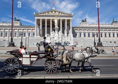 Fiaker Vor Dem Parlament In Wien, Österreich Stockfoto