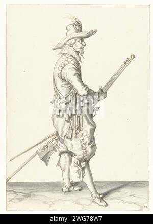 Soldat, der seine Muskete mit beiden Händen am linken Oberschenkel hält, Jacques de Gheyn (II), 1596–1606 Zeichnung Design für einen Druck. Papier. Umgang mit Tintenstift und Pinsel mit Waffen  militärische Ausbildung Stockfoto