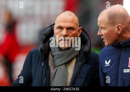 Enschede, Niederlande. Februar 2024. ENSCHEDE, NIEDERLANDE - 3. FEBRUAR: Trainer Joseph Oosting vom FC Twente während des niederländischen Eredivisie-Spiels zwischen dem FC Twente und dem RKC Waalwijk in de Grolsch Veste am 3. Februar 2024 in Enschede, Niederlande. (Foto von Hans van der Valk/Orange Pictures) Credit: Orange Pics BV/Alamy Live News Stockfoto