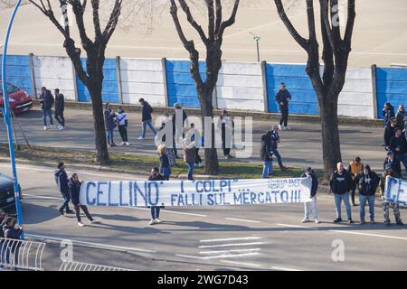 Brescia, Italien. Februar 2024. Protest der Anhänger von Brescia Calcio gegen den Präsidenten Massimo Cellino während Brescia Calcio vs AS Cittadella, italienisches Fußball-Spiel der Serie B in Brescia, Italien, 03. Februar 2024 Credit: Independent Photo Agency/Alamy Live News Stockfoto