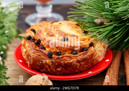 Kanelbulle - schwedische Zimtschnecken. Festliches dessert Stockfoto