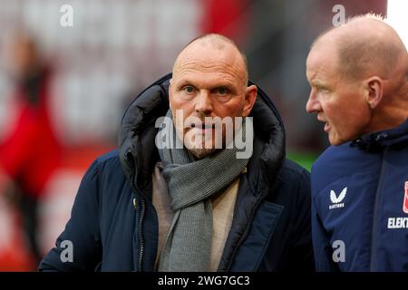 Enschede, Niederlande. Februar 2024. ENSCHEDE, NIEDERLANDE - 3. FEBRUAR: Trainer Joseph Oosting vom FC Twente während des niederländischen Eredivisie-Spiels zwischen dem FC Twente und dem RKC Waalwijk in de Grolsch Veste am 3. Februar 2024 in Enschede, Niederlande. (Foto: Hans van der Valk/Orange Pictures) Credit: dpa/Alamy Live News Stockfoto