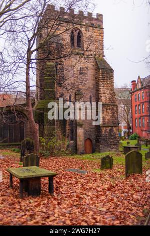 St. Andrew's Church: Ein zeitloses Leuchtfeuer im Herzen von Newcastle upon Tyne Stockfoto