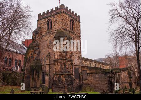 St. Andrew's Church: Ein zeitloses Leuchtfeuer im Herzen von Newcastle upon Tyne Stockfoto