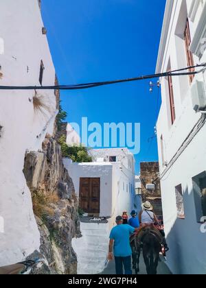 Lindos - Griechenland - 5. juli 2022: Lindos ist eine archäologische Stätte, ein Fischerdorf Stockfoto