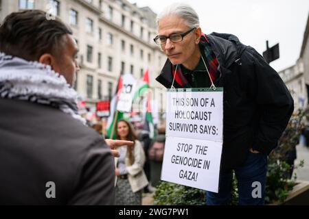 London, Großbritannien. 3. Februar 2024: Tausende palästinensischer Demonstranten marschieren heute durch das Zentrum Londons und fordern ein Ende des andauernden Konflikts in Gaza. Der Konflikt hat schätzungsweise 27.000 Menschen getötet. Nach Angaben des Roten Kreuzes sind 80 % mit Notfällen oder katastrophalen Ernährungsunsicherheiten konfrontiert. Quelle: Justin Griffiths-Williams/Alamy Live News Stockfoto