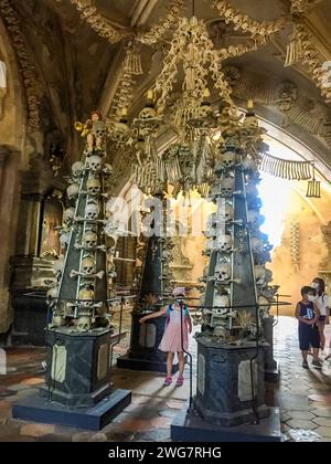 Schwarzenberg Wappen mit Knochen in Sedlec ossuary Kostnice, Tschechisch Stockfoto