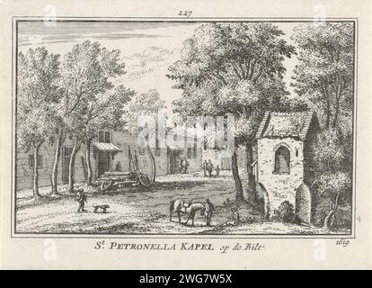 Ansicht der Kapelle der Heiligen Petronella in de Bilt, 1619, Abraham Rademaker, 1727 - 1733 drucken Ansicht der Kapelle der Heiligen Petronella im Dorf de Bilt, in der Situation um 1619. Links von der Kapelle eine Reihe von Wanderern, ein Pferd und ein Hund. Amsterdamer Papiergravur-/Gravurkirche (außen) - QQ - kleine Kirche, Kapelle. Hund. "unterwegs", Reisende unterwegs. Die Kapelle des Pferdes der Sint Petronella Stockfoto