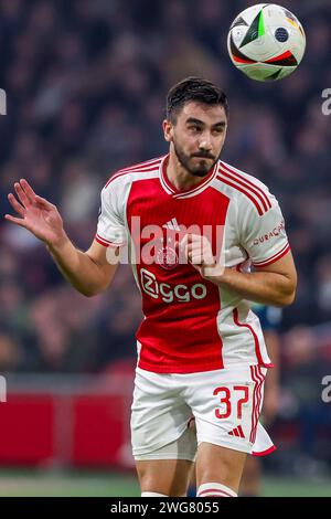 Amsterdam, Niederlande. Februar 2024. AMSTERDAM, NIEDERLANDE - 3. FEBRUAR: Josip Sutalo aus Ajax führt den Ball während des niederländischen Eredivisie-Spiels zwischen Ajax und PSV in der Johan Cruijff Arena am 3. Februar 2024 in Amsterdam, Niederlande. (Foto: Ben Gal/Orange Pictures) Credit: Orange Pics BV/Alamy Live News Stockfoto