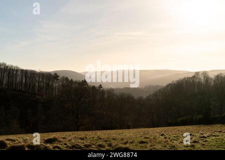 Sonnenuntergang über dem deutschen Sauerland im Iserlohn Stockfoto