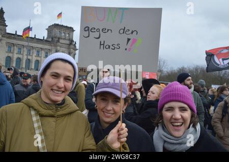 Berlin, Deutschland - 3. Februar 2024 - mehr als 150,000 demonstrieren gegen Rechtsextremismus. (Foto: Markku Rainer Peltonen) Stockfoto