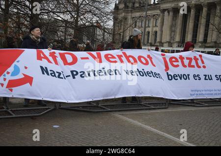 Berlin, Deutschland - 3. Februar 2024 - mehr als 150,000 demonstrieren gegen Rechtsextremismus. (Foto: Markku Rainer Peltonen) Stockfoto