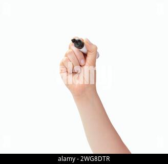 Weibliche Hand ist bereit zum Zeichnen mit schwarzem Marker auf weißem Hintergrund Stockfoto