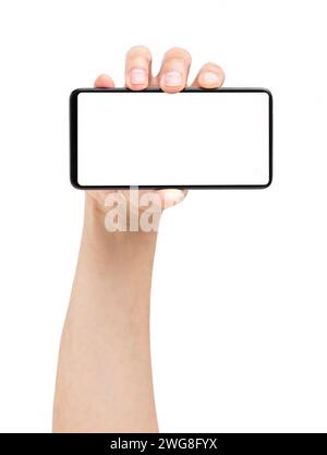 Nahaufnahme einer Mannshand, die einen horizontalen leeren Smartphone-Bildschirm auf weißem Hintergrund zeigt Stockfoto