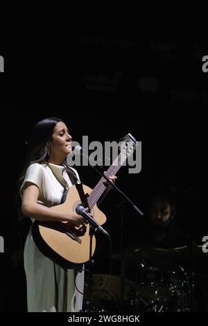 Der Singer-Songwriter Valeria Castro während seines Konzerts im Teatro Circo Price in Madrid am 3. Februar 2024 in Madrid. Stockfoto