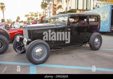 Hot Rod Ford Old Oldtimer beim Rockin Race Jamboree Festival 2024, Rockabillies, Torremolinos, Spanien. Stockfoto