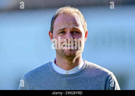 Unterhaching, Deutschland. Februar 2024. Sportlicher Leiter Sebastian Lange (Verl) Einzelbild, Aktion, 03.02.2024, Unterhaching (Deutschland), Fussball, 3. LIGA, SPVGG UNTERHACHING - SC VERL, DFB/DFL VORSCHRIFTEN VERBIETEN DIE VERWENDUNG VON FOTOS ALS BILDSEQUENZEN UND/ODER QUASI-VIDEO. Quelle: dpa/Alamy Live News Stockfoto