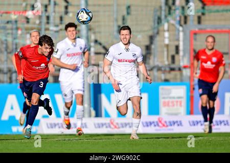 Unterhaching, Deutschland. Februar 2024. Max Lamby (Unterhaching, 3) am Ball, 03.02.2024, Unterhaching (Deutschland), Fussball, 3. LIGA, SPVGG UNTERHACHING - SC VERL, DFB/DFL-VORSCHRIFTEN VERBIETEN JEDE VERWENDUNG VON FOTOGRAFIEN ALS BILDSEQUENZEN UND/ODER QUASI-VIDEO. Quelle: dpa/Alamy Live News Stockfoto