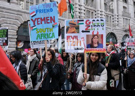 London, UK, 3. Februar 2024. Zehntausende nahmen an einem marsch im West End Teil, der zu einem sofortigen Waffenstillstand in Gaza aufrief, nachdem seit dem 7. Oktober im Israel-Hamas-Krieg 25.000 Palästinenser ums Leben gekommen sind. Quelle: Eleventh Photography/Alamy Live News Stockfoto