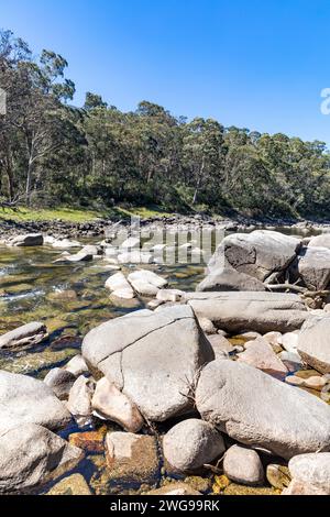 Snowy River in der Snowy Mountains-Region des Kosciusko-Nationalparks, New South Wales, Australien, 2024 Stockfoto