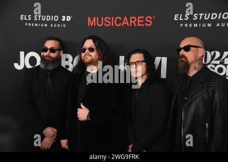 Los Angeles, Kalifornien, USA 2. Februar 2024 (L-R) der Musiker Jon Jourdan, der Musiker Wolfgang Van Halen, der Musiker Garrett Whitlock und der Musiker Ronnie Ficarro von Mammoth WVH nehmen am 2. Februar 2024 an der MusiCares Person of the Year Teil, die Jon Bon Jovi anlässlich der 66. GRAMMY Awards im LA Convention Center ehrt. 2024 in Los Angeles, Kalifornien, USA. Foto: Barry King/Alamy Stock Photo Stockfoto