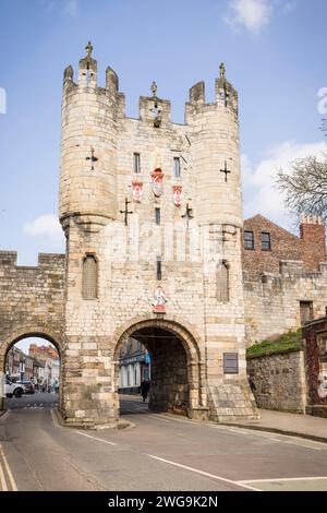 YORK, Großbritannien - 17. April 2023. Micklegate Bar, ein befestigtes Torhaus in der Stadtmauer von York. York, Großbritannien Stockfoto