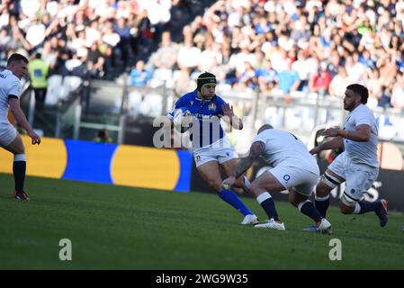 Rom, Italien. Februar 2024. Juan Ignacio Brex Center der italienischen Mannschaft während des ersten Spiels von Guinness Six Nations 2024 spielte zwischen Italien und England im Olympiastadion von Rom. England gewinnt 27:24. (Foto: Pasquale Gargano/Pacific Press) Credit: Pacific Press Media Production Corp./Alamy Live News Stockfoto