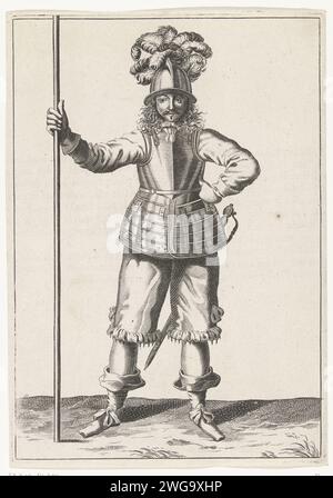 Soldat, von vorne gesehen, mit der rechten Hand die Spieße aufrecht halten, ca. 1645, 1645 – 1647 drucken Ein Soldat, der mit der rechten Hand einen Spieß (Lanze) hält. Auf der Rückseite mit Text in französischer Sprache gedruckt. Kostenlose Kopie auf Platte 1 in der Anleitung zur Handhabung des Peaks in den Armen von J. de Gheyn. Kriegsait des Krieges um 1600. Südliche Niederlande Papiergravur Umgang mit Waffen  militärische Ausbildung. Waffen Stockfoto