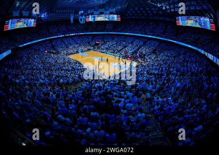 Chapel Hill, NC, USA. Februar 2024. North Carolina Tar Heels Armando Bacot (5) schießt gegen die Duke Blue Devils im ACC Basketball Matchup im Dean Smith Center in Chapel Hill, NC. (Scott Kinser/CSM). Quelle: csm/Alamy Live News Stockfoto