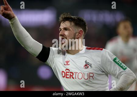 Köln, Deutschland. Februar 2024. Jan Thielmann aus Köln feiert das zweite Tor seiner Mannschaft beim Bundesliga-Spiel zwischen Eintracht Frankfurt und dem FC Köln im RheinEnergieStadion. (Endstand; Eintracht Frankfurt 0:2 FC Köln) Credit: SOPA Images Limited/Alamy Live News Stockfoto