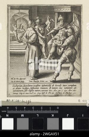 Zacharias bei Herodes, Jacob de Weert, nach Maerten de Vos, 1580–1600 Druck Zacharias steht mit gebundenen Händen vor Herodes, auf einem Thron sitzend. Auf beiden Seiten von ihm sind Soldaten, die die Kinder in ihren Händen töten wollen. In der Ferne wird ein Mann von einem Soldaten gefangen gehalten. Unter der Show befindet sich ein dreizeiliger lateinischer Text mit der Beschreibung der Szene. Antwerpener Papierstich Geschichte von Geburt und Jugend Johannes des Täufers (Lukas 1:5-25, 1:57-80). Das Massaker an den Unschuldigen Stockfoto