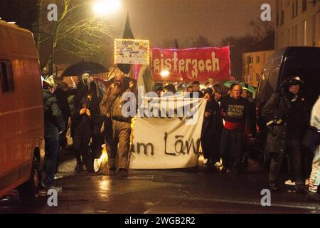 Köln, Deutschland. Februar 2024. Ein allgemeiner Blick auf die traditionelle Geisterparade wird während der Karnevalszeit am 3. Februar 2024 in Köln gezeigt. (Foto: Ying Tang/NurPhoto) Credit: NurPhoto SRL/Alamy Live News Stockfoto