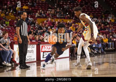 California Golden Bears Guard Jalen Cone (15) fährt in der zweiten Hälfte des NCAA Basketballspiels gegen Arizona State in Tempe in Richtung Korb. Stockfoto