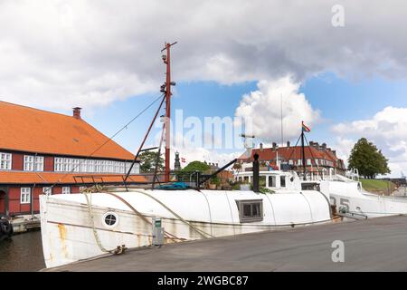 Boote auf einem Kanal in Kopenhagen *** Boote auf einem Kanal in Kopenhagen Stockfoto