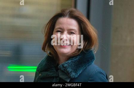 London, England, Großbritannien. Februar 2024. Die Bildungsministerin GILLIAN KEEGAN ist vor der BBC zu sehen, als sie am Sonntag mit Laura Kuenssberg auftritt. (Kreditbild: © Tayfun Salci/ZUMA Press Wire) NUR REDAKTIONELLE VERWENDUNG! Nicht für kommerzielle ZWECKE! Stockfoto