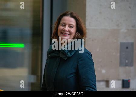 London, England, Großbritannien. Februar 2024. Die Bildungsministerin GILLIAN KEEGAN ist vor der BBC zu sehen, als sie am Sonntag mit Laura Kuenssberg auftritt. (Kreditbild: © Tayfun Salci/ZUMA Press Wire) NUR REDAKTIONELLE VERWENDUNG! Nicht für kommerzielle ZWECKE! Stockfoto